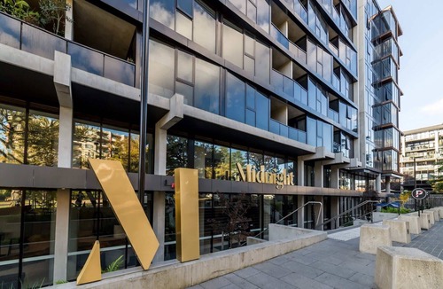 Braddon Apartment | Braddon Precinct 1BR + Parking Sauna Pool Balcony
