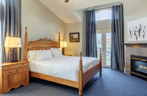Central Boulder Bed & Breakfast | Bradley Boulder Inn