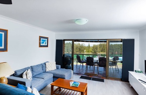 Forster Apartment | Braemar 6 - Lakefront!