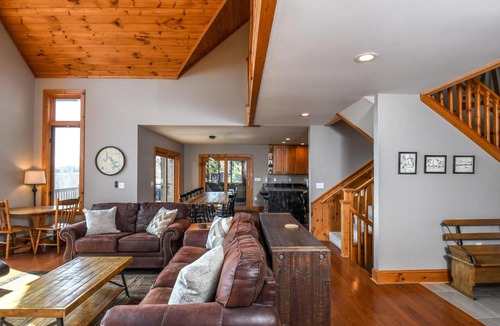 McHenry House | Braeside Six-Bedroom Holiday Home