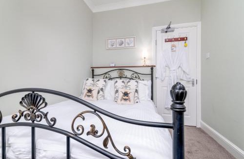 West Cliff Bed & Breakfast | Bramblewick