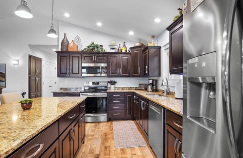 Nekoosa House | Brand New 2021 4 BR + den Lake House minutes to world class golf.