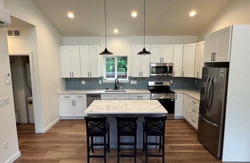 Edmonds House | Brand New 2BD 2BA Backyard Cottage with AC