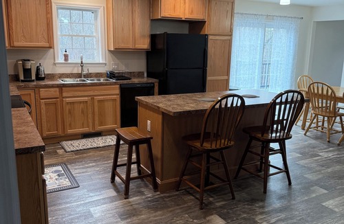 Tannersville House | Brand New 3BR House With Brand New Large Hot Tub