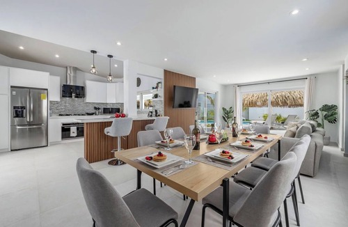 Esmeralda Villa | BRAND NEW 5BR Villa w/Prvt Pool & Outdoor Kitchen