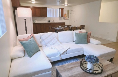 Los Angeles Apartment | Brand New 6BR Near USC & DTLA Perfect for Groups