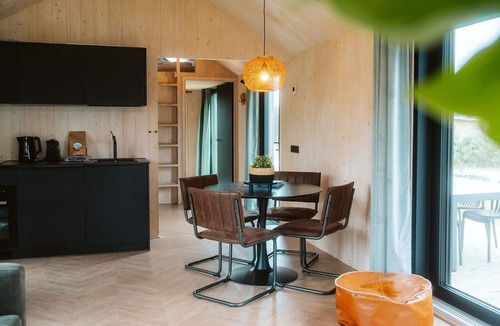 Ouddorp Ski Chalet | Brand new accommodation: made from the right stuff!