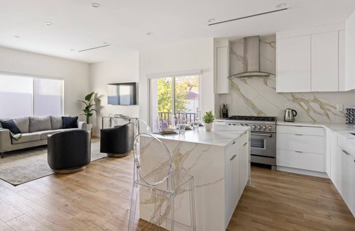 Burbank House | Brand NEW Charming 2-bedroom house with AC, WiFi in fabulous Burbank Hills