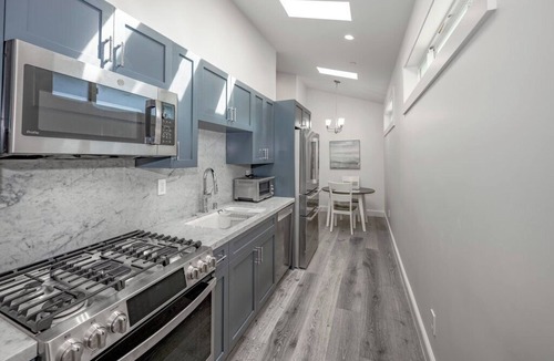 Sherman Oaks Cottage | Brand New Construction- 1 Bdrm Guest House- Sherman Oaks