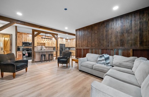Cottage Grove House | Brand New Country Rustic Barn-R&R At It's Finest! Madison Area