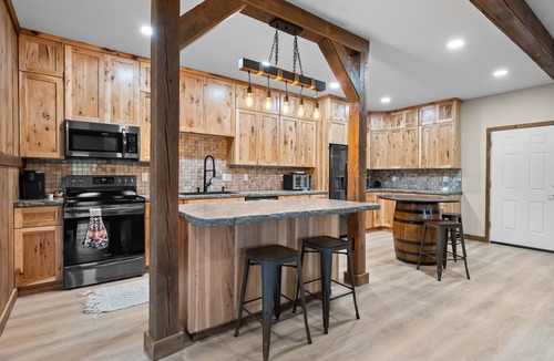 Cottage Grove House | Brand New Country Rustic Barn-R&R At It's Finest! Madison Area