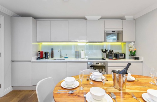 Islington Apartment | Brand New Development. 5 Star Luxury flat with garden