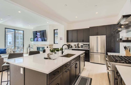 Silverthorne House | Brand New Home| Walk to Town | Close to Skiing