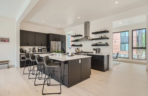 Silverthorne House | Brand New Home| Walk to Town | Close to Skiing