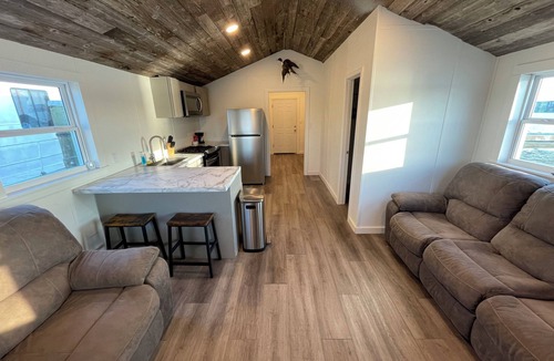 Venice Boat Rental | Brand-New Houseboat in Sportsman's Paradise, Venice LA.