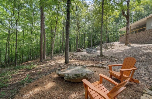 Edgemont House | Brand New Lake Front Experience! The Time Traveler, Your New Happy Place