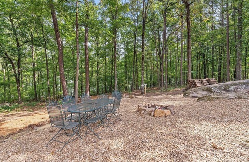 Edgemont House | Brand New Lake Front Experience! The Time Traveler, Your New Happy Place