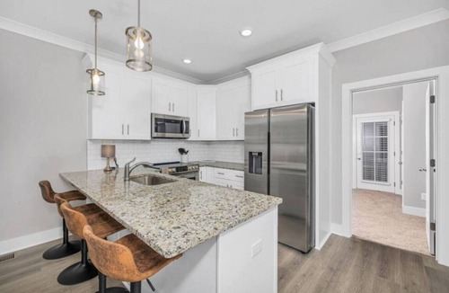 Lakewood House | BRAND NEW LISTING DISCOUNT - The Crow's Nest at Turtle Bay Marina