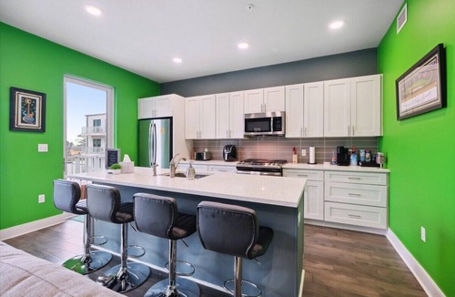 New Orleans Condo | BRAND NEW LISTING The Green Suite-w/garage parking & near French Qtr