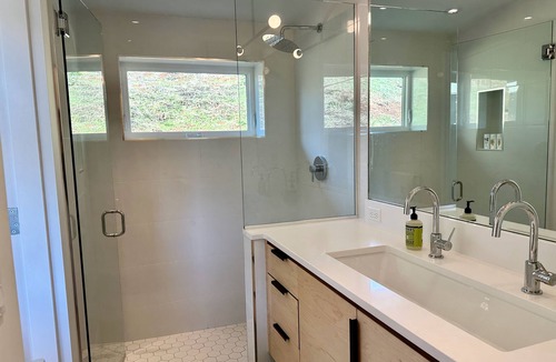 Dundee Cottage | Brand new lodging, perched high atop the Dundee Hills @ White Walnut Estate!