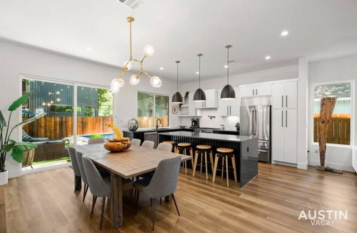 East Cesar Chavez House | Brand New Luxurious Property and Huge Outdoor Space