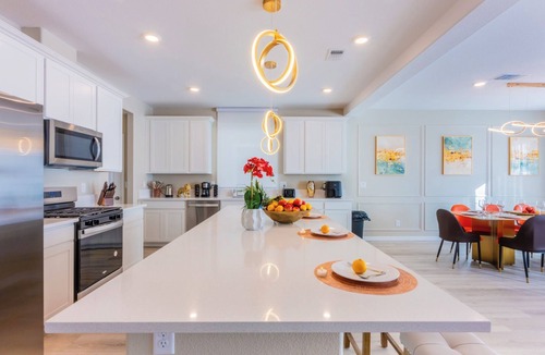 Enterprise Villa | Brand new luxury 10 room villa 12 king beds team reception 07/17