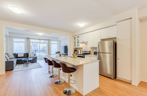 Pickering House | Brand new, Modern 4Bed+Office, 3storeys, Whole house, 4/5 parking in Pickering