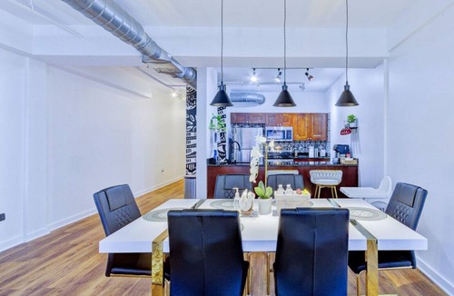 Downtown Memphis Apartment | BRAND NEW Modern Spacious Loft in Downtown with free parking
