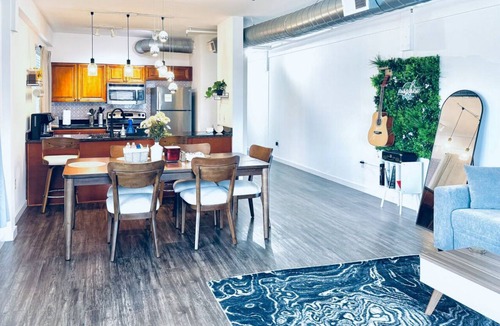 Downtown Memphis Apartment | BRAND NEW Modern Spacious Loft in Downtown with free parking