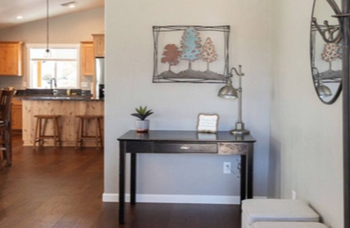 Grants Pass House | Brand New/Self Check-In/Smart TV/Full Kitchen/Quiet Neighborhood