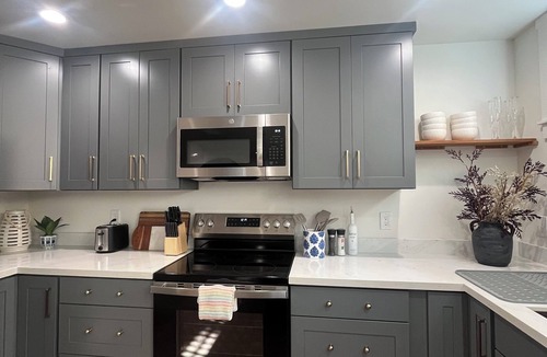 Alki House | Brand new separate apt from brand new house in Alki. Steps to water!