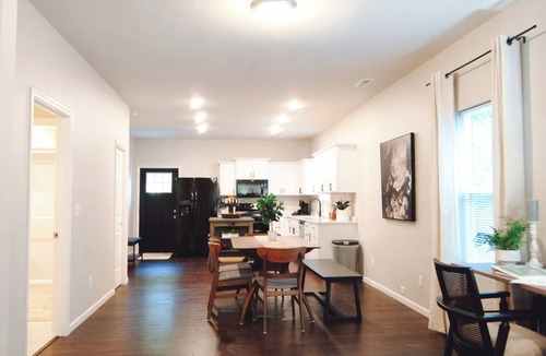Springfield House | Brand NEW Spacious 5-bedroom house in awesome Springfield near MSU and Mercy