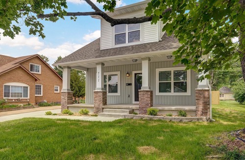 Springfield House | Brand NEW Spacious 5-bedroom house in awesome Springfield near MSU and Mercy