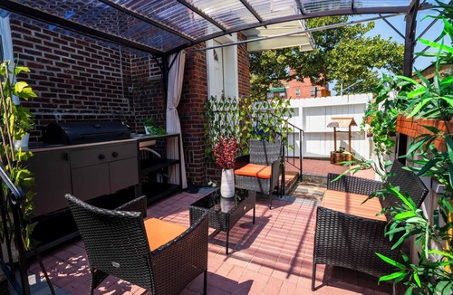 Queens Apartment | Brand New Studio! Stylish w/Laundry! Parking! Main St!