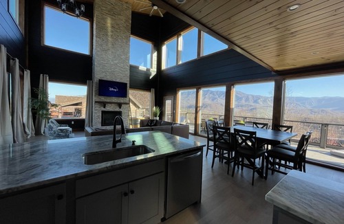 Chalet Village North Cabin | BRAND NEW! Stunning VIEWS,Huge Decks,Game Room,Fire Pit