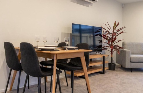 Linwood Apartment | Brand New Townhouse Walk to CBD - Parking & EV
