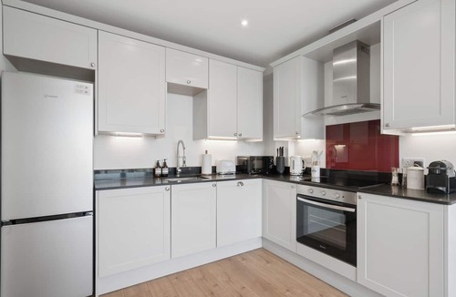 Wimbledon Apartment | Brand New Wimbledon Flat AC Sleeps 3