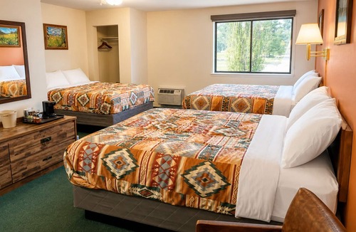 Chama Hotel | Branding Iron Motel
