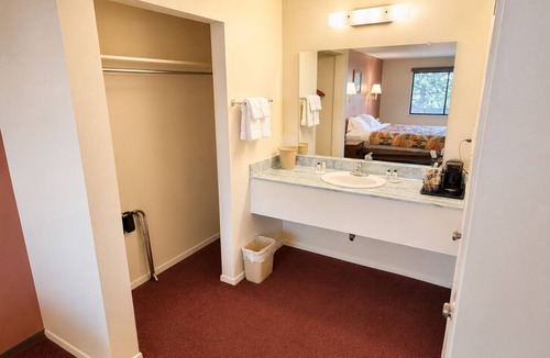Chama Hotel | Branding Iron Motel