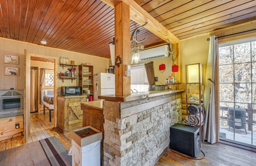 Rockaway Beach Cabin | Branson Area Couple's Cabin w/Wraparound Porch!
