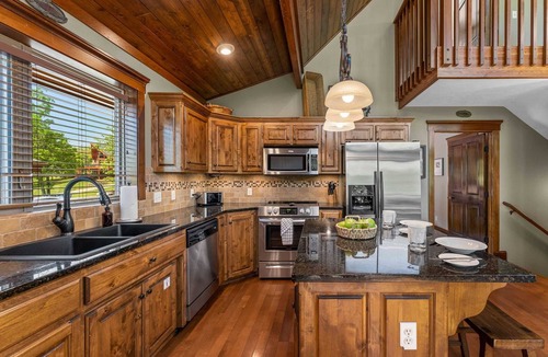 Branson House | Branson Cabin with Huge Deck on Table Rock Lake - Walk down to the Lake -26