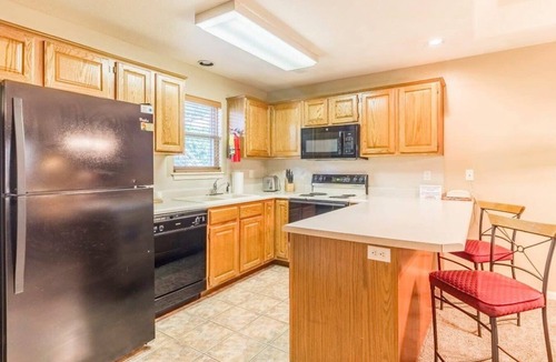 Branson West Apartment | Branson Condo at Stonebridge Golf Resort with Pool and Wi-Fi close to Silver Dol