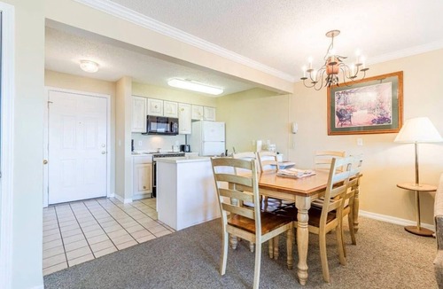 Indian Point Apartment | Branson Condo on Table Rock Lake with Pool and WiFI near Silver Dollar City