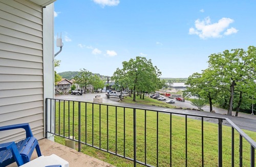 Indian Point Condo | Branson Fun- Lakeview Suite w/2 Queens & Resort Perks!