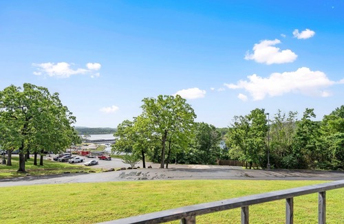 Indian Point Condo | Branson Fun- Lakeview Suite w/2 Queens & Resort Perks!