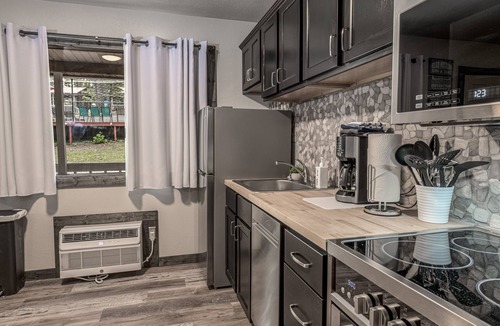 Branson Condo | Branson Group Retreat | Outdoor Games & Fire Pit