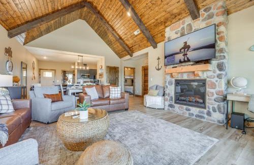 Table Rock House | Branson Log Cabin Near Silver Dollar City & Lake!