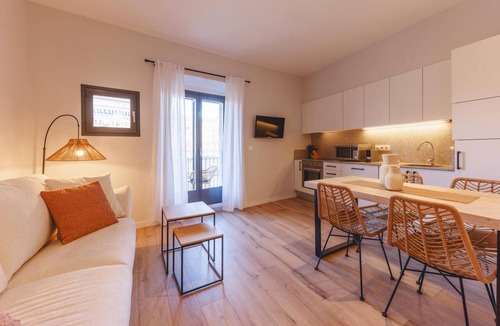 Barri Vell Apartment | Bravissimo Calderers El Llop, with river views
