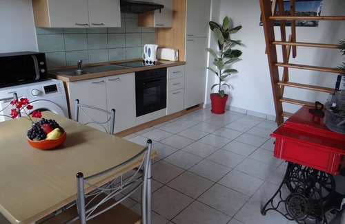 Paroisse Notre-Dame Cottage | Bread oven - Labeled lodging, less than 2 km from the center of Dole