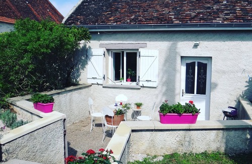 Paroisse Notre-Dame Cottage | Bread oven - Labeled lodging, less than 2 km from the center of Dole